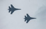 Tiêm kích Su-30MK2 trình diễn ấn tượng mở màn Triển lãm Quốc phòng quốc tế Việt Nam 2022