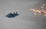 Tiêm kích Su-30MK2 trình diễn ấn tượng mở màn Triển lãm Quốc phòng quốc tế Việt Nam 2022