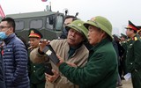 Người dân xếp hàng chờ vào trải nghiệm vũ khí made in Việt Nam tại Triển lãm Quốc phòng quốc tế Việt Nam 2022