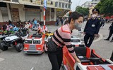 Hàng rong tìm trăm cách né lực lượng chức năng ở phố đi bộ hồ Gươm