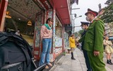 Hàng rong tìm trăm cách né lực lượng chức năng ở phố đi bộ hồ Gươm