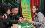 Ấn tượng ảnh Thanh niên Công an Thủ đô hiến máu, giúp dân đăng ký định danh điện tử