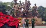 Nụ cười ấm áp tình quân dân và hoạt động ý nghĩa của Thanh niên Công an Thủ đô ngày cuối năm