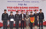 Cảnh sát cơ động Hà Nội thi tài gói bánh chưng đón Tết Quý Mão 2023, mang sắc xuân trên phố phường
