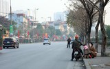Bến xe Hà Nội vắng lặng chiều 29 Tết, xe xếp hàng dài chờ khách...