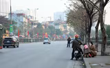 Bến xe Hà Nội vắng lặng chiều 29 Tết, xe xếp hàng dài chờ khách...