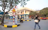 Bến xe Hà Nội vắng lặng chiều 29 Tết, xe xếp hàng dài chờ khách...