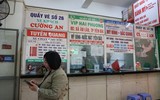 Bến xe Hà Nội vắng lặng chiều 29 Tết, xe xếp hàng dài chờ khách...