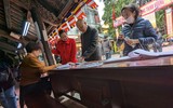 Tổ Đình Phúc Khánh tấp nập người đến đăng ký cầu bình an ngày Mùng 3 Tết, nhiều bãi trông xe tự phát xuất hiện