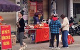 Tổ Đình Phúc Khánh tấp nập người đến đăng ký cầu bình an ngày Mùng 3 Tết, nhiều bãi trông xe tự phát xuất hiện
