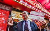Người Hà Nội xếp hàng từ 4h sáng chờ mua vàng lấy may ngày Vía Thần Tài xuân Quý Mão