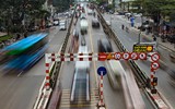 Cận cảnh biển điện tử thông minh có khả năng tự cảnh báo giao thông đang thí điểm ở Hà Nội