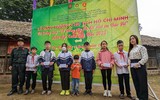 Hình ảnh ý nghĩa đầu năm của chiến sĩ cảnh sát cơ động, phòng cháy chữa cháy và người làm báo Công an Thủ đô