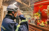 Hình ảnh ý nghĩa đầu năm của chiến sĩ cảnh sát cơ động, phòng cháy chữa cháy và người làm báo Công an Thủ đô