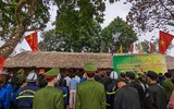 Hình ảnh ý nghĩa đầu năm của chiến sĩ cảnh sát cơ động, phòng cháy chữa cháy và người làm báo Công an Thủ đô