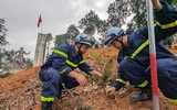 Hình ảnh ý nghĩa đầu năm của chiến sĩ cảnh sát cơ động, phòng cháy chữa cháy và người làm báo Công an Thủ đô