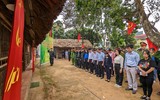 Hình ảnh ý nghĩa đầu năm của chiến sĩ cảnh sát cơ động, phòng cháy chữa cháy và người làm báo Công an Thủ đô