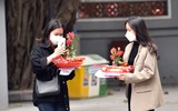 Giới trẻ Hà Thành nô nức đi lễ cầu duyên trong ngày Lễ Tình yêu Valentine 2023