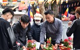 Giới trẻ Hà Thành nô nức đi lễ cầu duyên trong ngày Lễ Tình yêu Valentine 2023