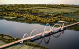 Nhìn từ flycam cầu vòm thép cao nhất Việt Nam với thiết kế độc đáo bắc qua sông Đuống