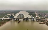 Nhìn từ flycam cầu vòm thép cao nhất Việt Nam với thiết kế độc đáo bắc qua sông Đuống