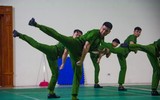 Xem nữ Công an Thủ đô khổ luyện võ thuật trên thao trường 
