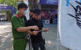 Xem Thanh niên Công an Thủ đô hỗ trợ đoàn viên đăng ký định danh điện tử trong ngày hội chuyển đổi số