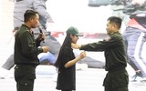 Xem Cảnh sát cơ động CATP Hà Nội hướng dẫn nữ sinh viên kỹ năng phòng vệ 