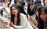 Nữ sinh trường Trần Phú Hà Nội vỡ òa cảm xúc trong ngày chia tay lớp 12