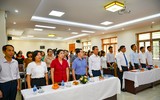 Lễ kết nạp Đảng trang trọng, tự hào của 2 học sinh THPT Hà Nội trước kỳ thi tốt nghiệp
