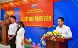 Lễ kết nạp Đảng trang trọng, tự hào của 2 học sinh THPT Hà Nội trước kỳ thi tốt nghiệp