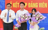 Lễ kết nạp Đảng trang trọng, tự hào của 2 học sinh THPT Hà Nội trước kỳ thi tốt nghiệp