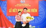 Lễ kết nạp Đảng trang trọng, tự hào của 2 học sinh THPT Hà Nội trước kỳ thi tốt nghiệp
