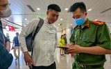 Công an Hà Nội hỗ trợ người dân kích hoạt định danh điện tử ở sân bay Nội Bài