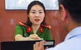 Công an Hà Nội hỗ trợ người dân kích hoạt định danh điện tử ở sân bay Nội Bài