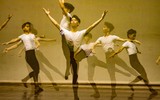 Xem ảnh trình diễn tốt nghiệp ấn tượng của lớp nam diễn viên ballet hiếm hoi của trường múa
