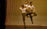 Xem ảnh trình diễn tốt nghiệp ấn tượng của lớp nam diễn viên ballet hiếm hoi của trường múa