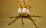 Xem ảnh trình diễn tốt nghiệp ấn tượng của lớp nam diễn viên ballet hiếm hoi của trường múa