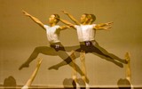 Xem ảnh trình diễn tốt nghiệp ấn tượng của lớp nam diễn viên ballet hiếm hoi của trường múa