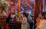 Xem sĩ tử Hà Nội mang số báo danh, mướt mồ hôi đến Văn Miếu cầu may trước kỳ thi vào lớp 10