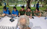 Thanh niên Công an Thủ đô về thôn, xã kích hoạt định danh điện tử, khám bệnh phục vụ nhân dân trong ngày hè nắng nóng
