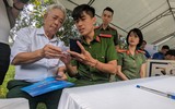 Thanh niên Công an Thủ đô về thôn, xã kích hoạt định danh điện tử, khám bệnh phục vụ nhân dân trong ngày hè nắng nóng