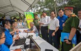 Thanh niên Công an Thủ đô về thôn, xã kích hoạt định danh điện tử, khám bệnh phục vụ nhân dân trong ngày hè nắng nóng