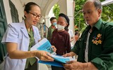 Thanh niên Công an Thủ đô về thôn, xã kích hoạt định danh điện tử, khám bệnh phục vụ nhân dân trong ngày hè nắng nóng