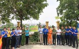 Thanh niên Công an Thủ đô về thôn, xã kích hoạt định danh điện tử, khám bệnh phục vụ nhân dân trong ngày hè nắng nóng