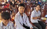 Thanh thiếu niên thích thú tham gia lớp học bơi miễn phí của thanh niên Công an Thủ đô 