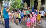 Thanh thiếu niên thích thú tham gia lớp học bơi miễn phí của thanh niên Công an Thủ đô 