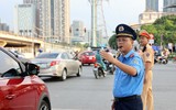 Cảnh ùn tắc sau 1 tuần phân luồng giao thông để thi công 2 cầu thép ở nút giao Mai Dịch, Hà Nội