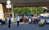 Cảnh ùn tắc sau 1 tuần phân luồng giao thông để thi công 2 cầu thép ở nút giao Mai Dịch, Hà Nội