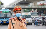 Cảnh ùn tắc sau 1 tuần phân luồng giao thông để thi công 2 cầu thép ở nút giao Mai Dịch, Hà Nội